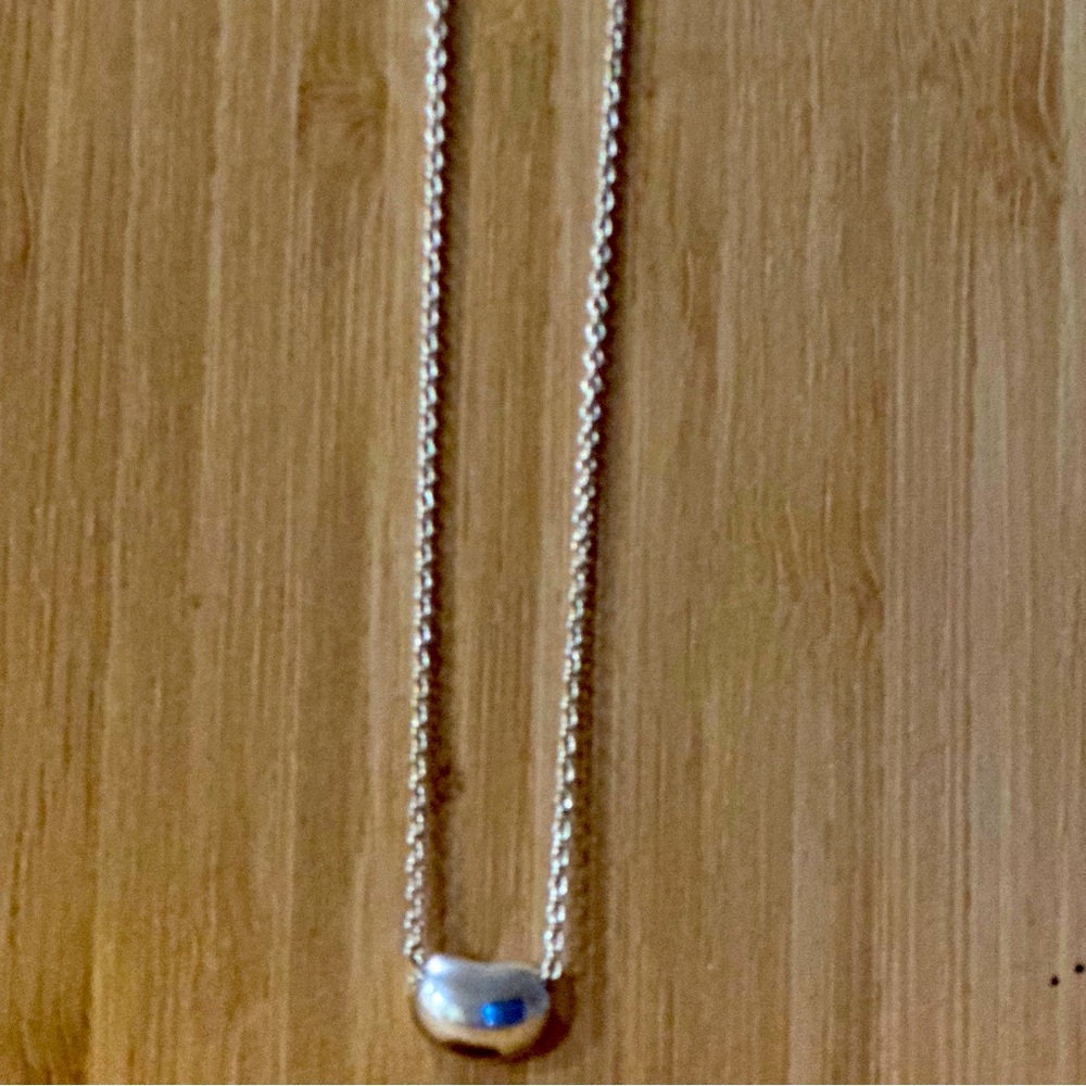 Elsa Peretti Bean design pendant. 9mm, Tiffany and co.